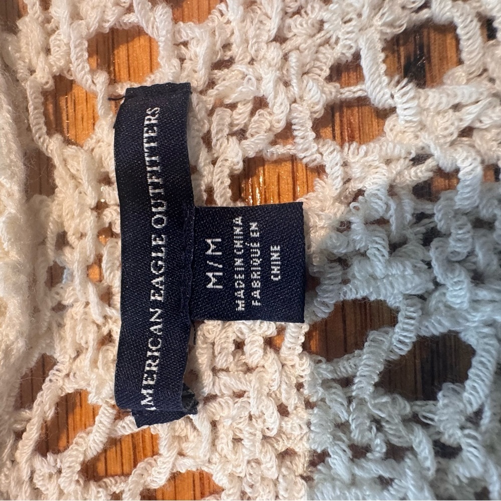 American Eagle Cream Crochet Sweater size Med 
Excellent condition - Picture 4 of 5